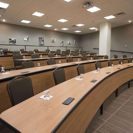 Hotel Doubletree By Hilton Binghamton Esterno foto