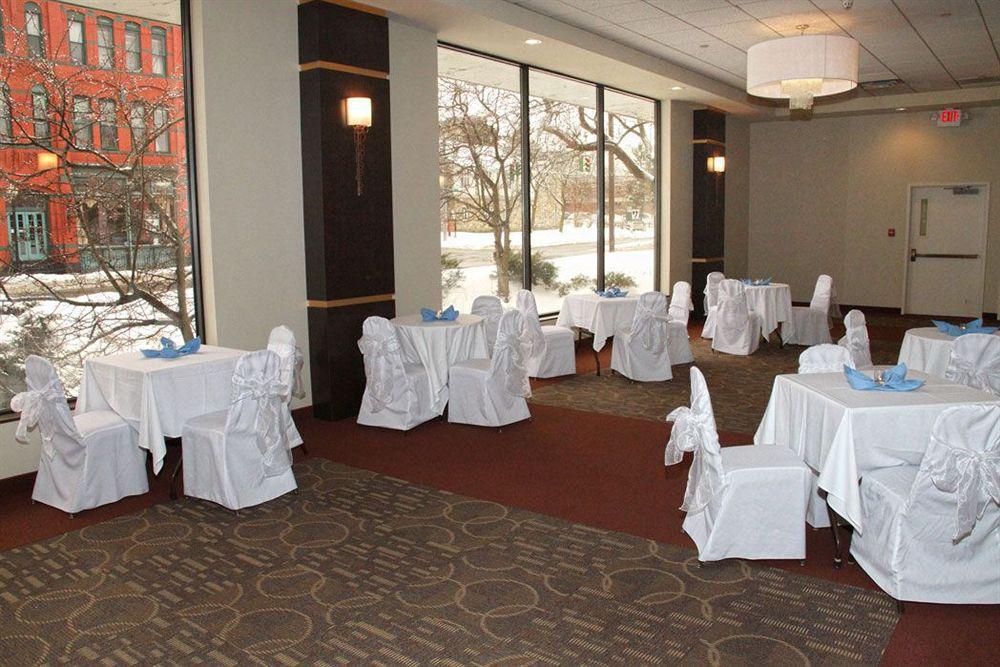 Hotel Doubletree By Hilton Binghamton Esterno foto