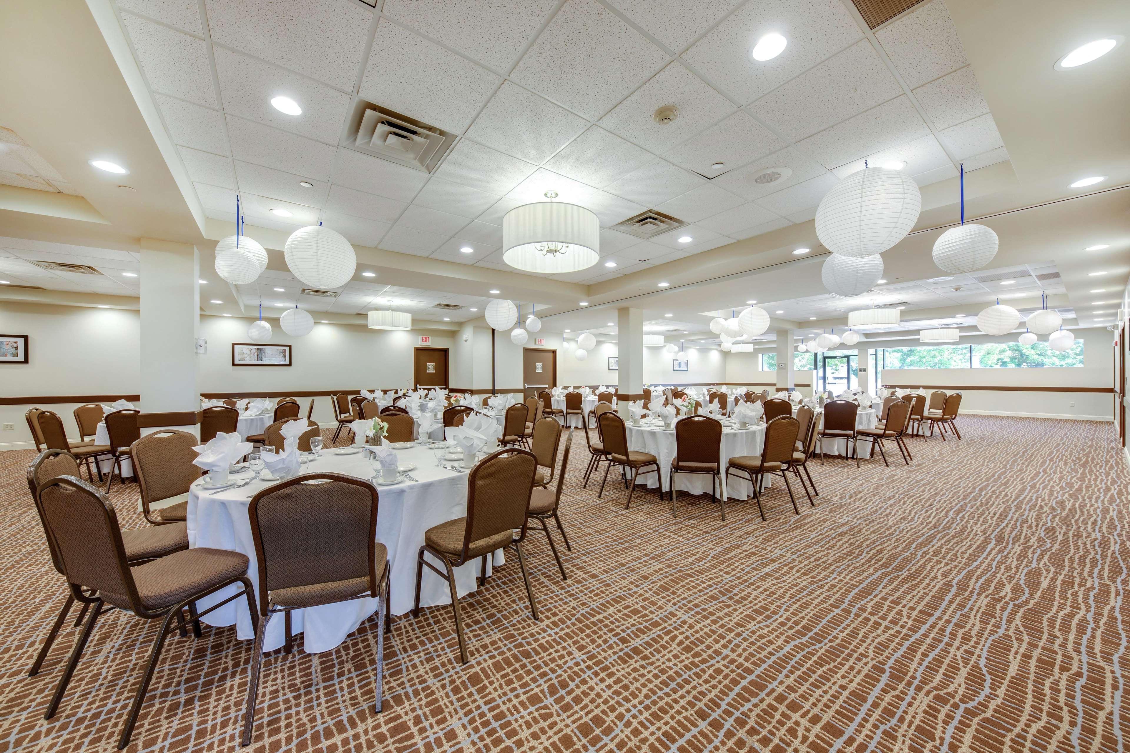 Hotel Doubletree By Hilton Binghamton Esterno foto