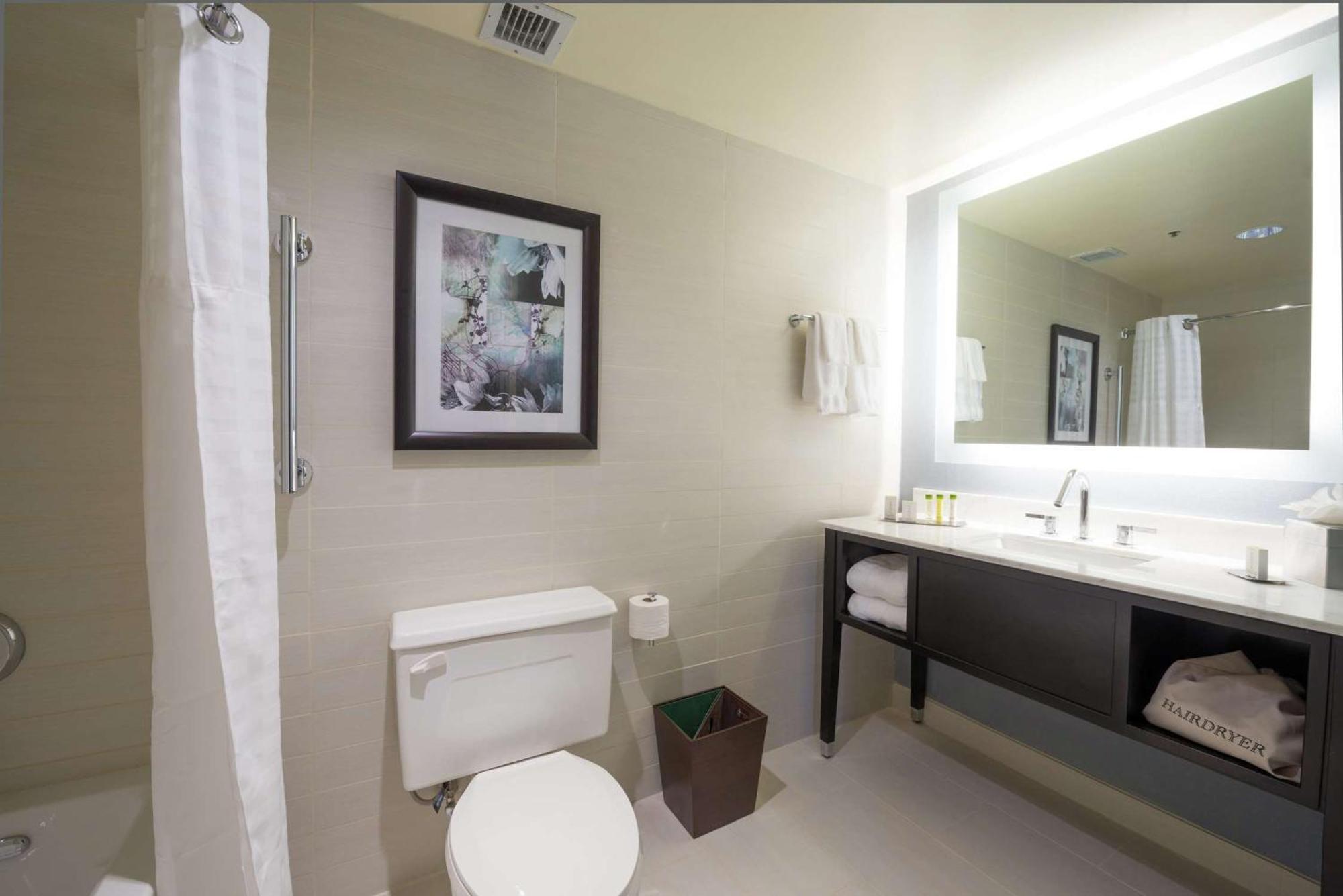 Hotel Doubletree By Hilton Binghamton Esterno foto