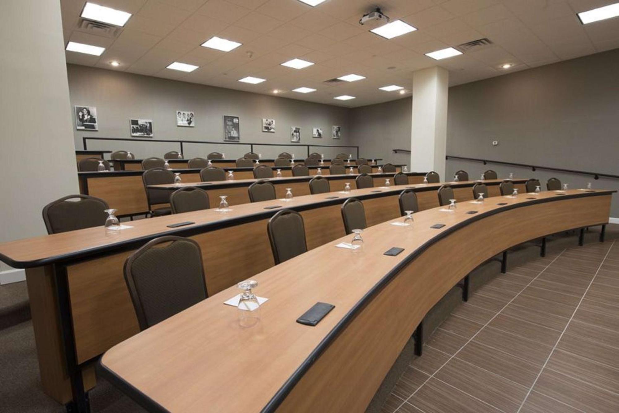 Hotel Doubletree By Hilton Binghamton Esterno foto
