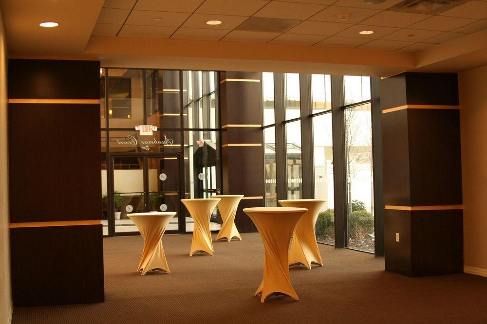 Hotel Doubletree By Hilton Binghamton Esterno foto