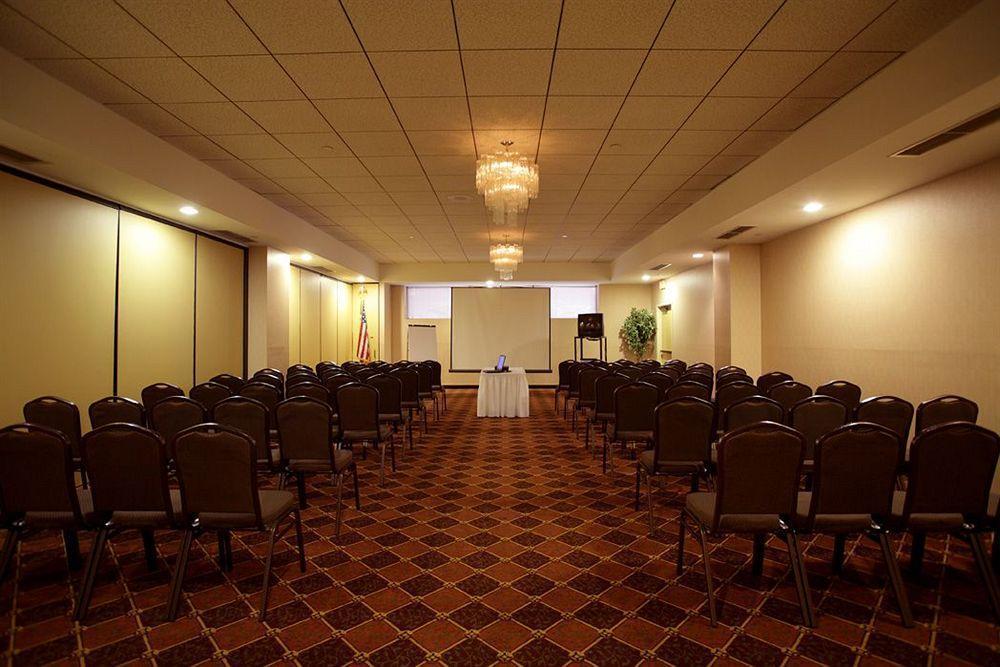 Hotel Doubletree By Hilton Binghamton Esterno foto