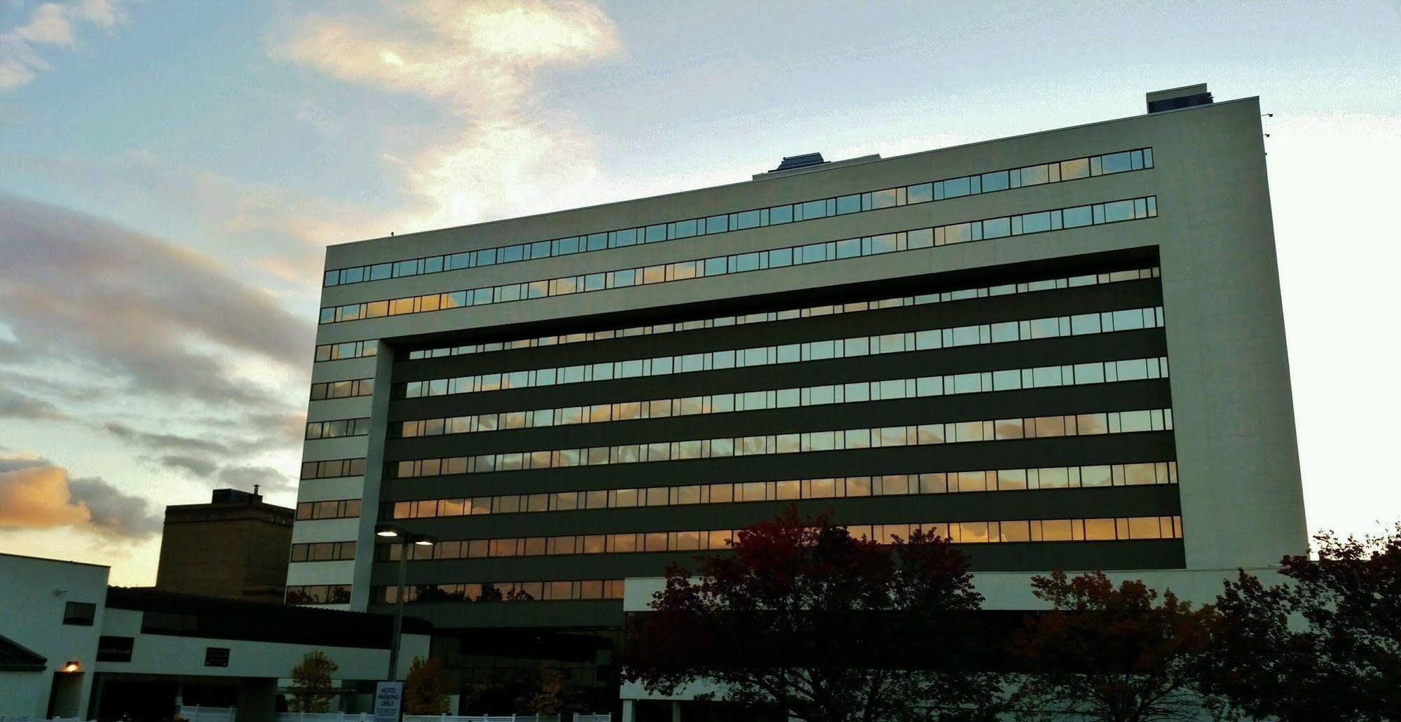 Hotel Doubletree By Hilton Binghamton Esterno foto